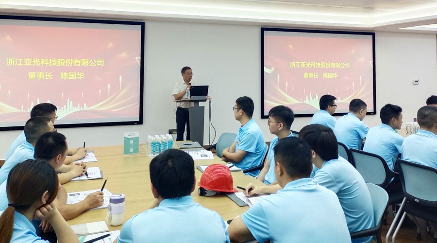 环球360股份董事长陈国华在开班仪式上发表讲话